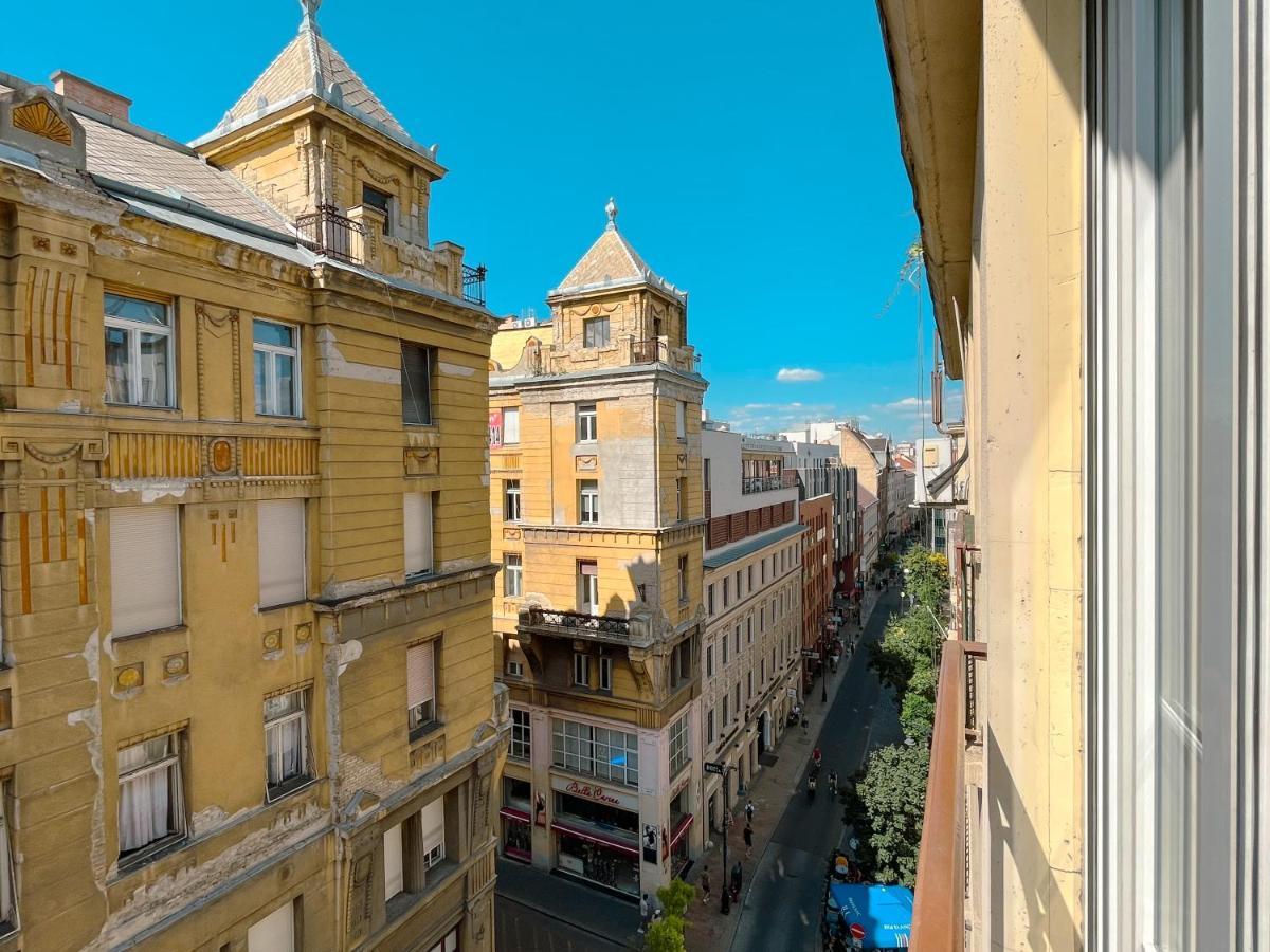 King One In The Center - Netflix Budapešť